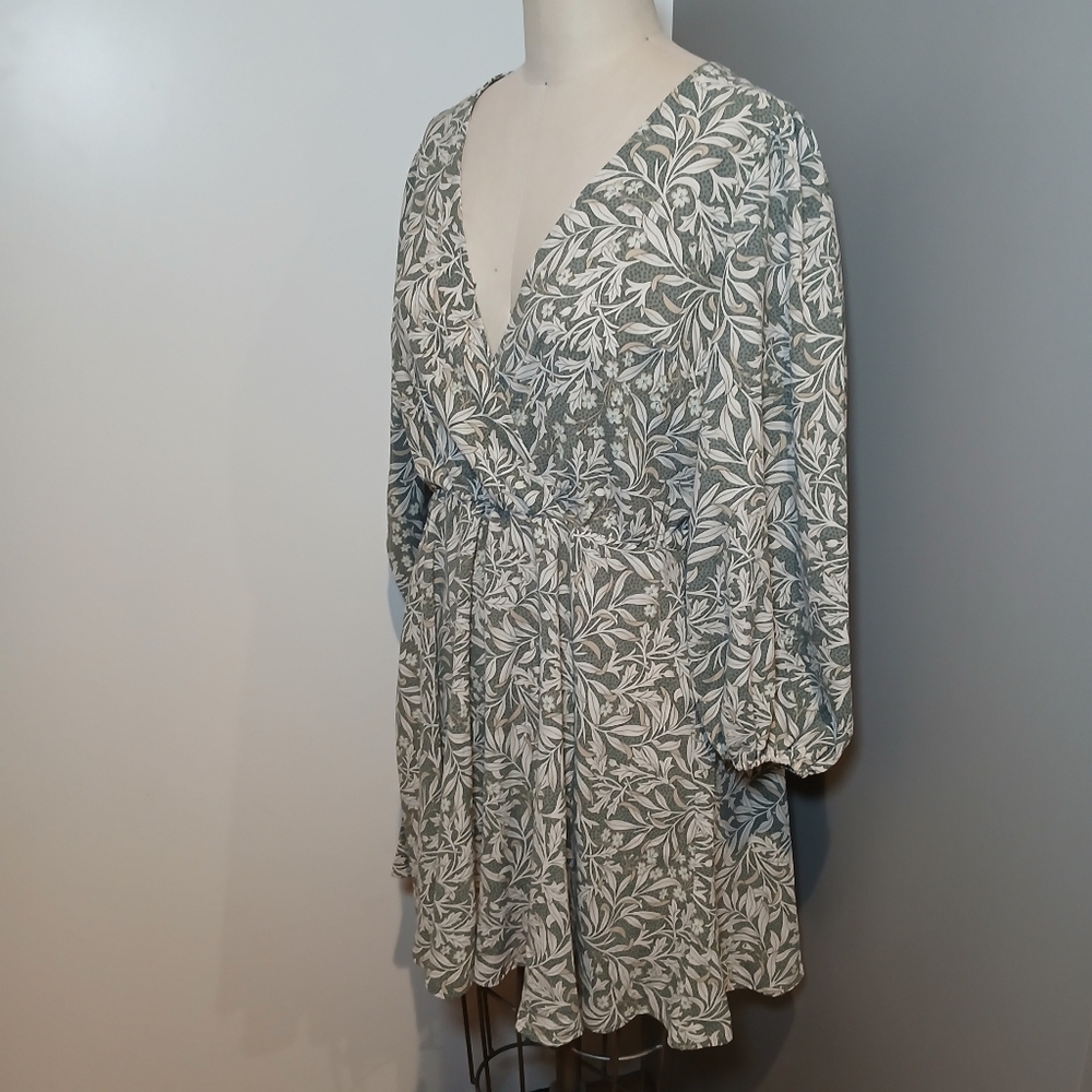 H&M Floral And Foliage Dress Size M / Missing Belt - Picture 4 of 9